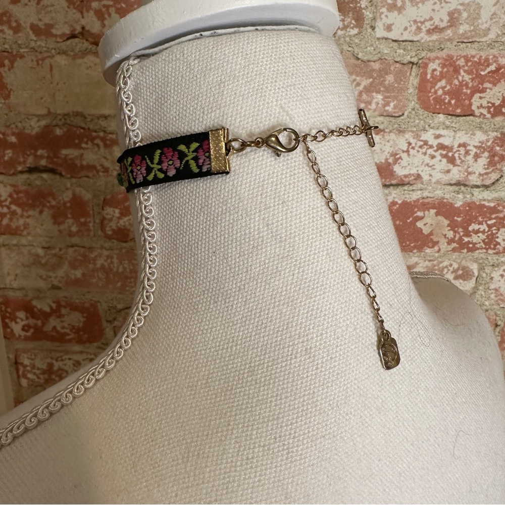 Floral Design Embroidered Choker. - Picture 3 of 4